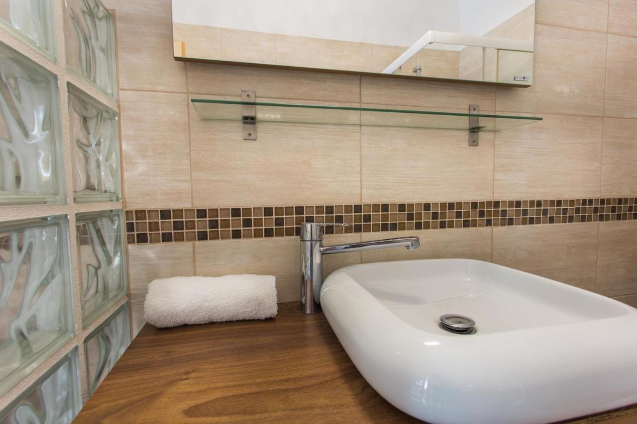 Yo Pauley! Apartment Budapest Bagian luar foto