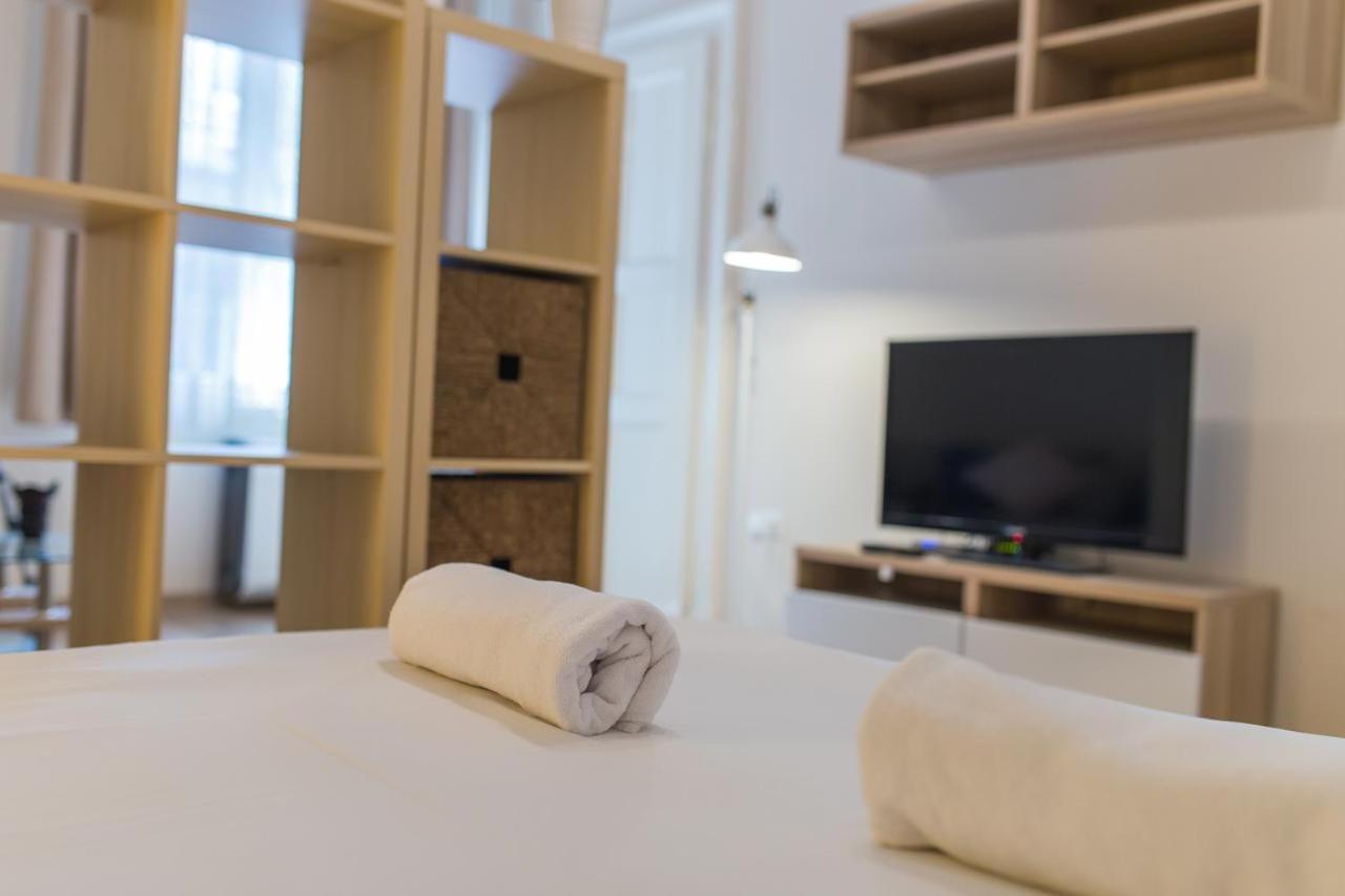 Yo Pauley! Apartment Budapest Bagian luar foto