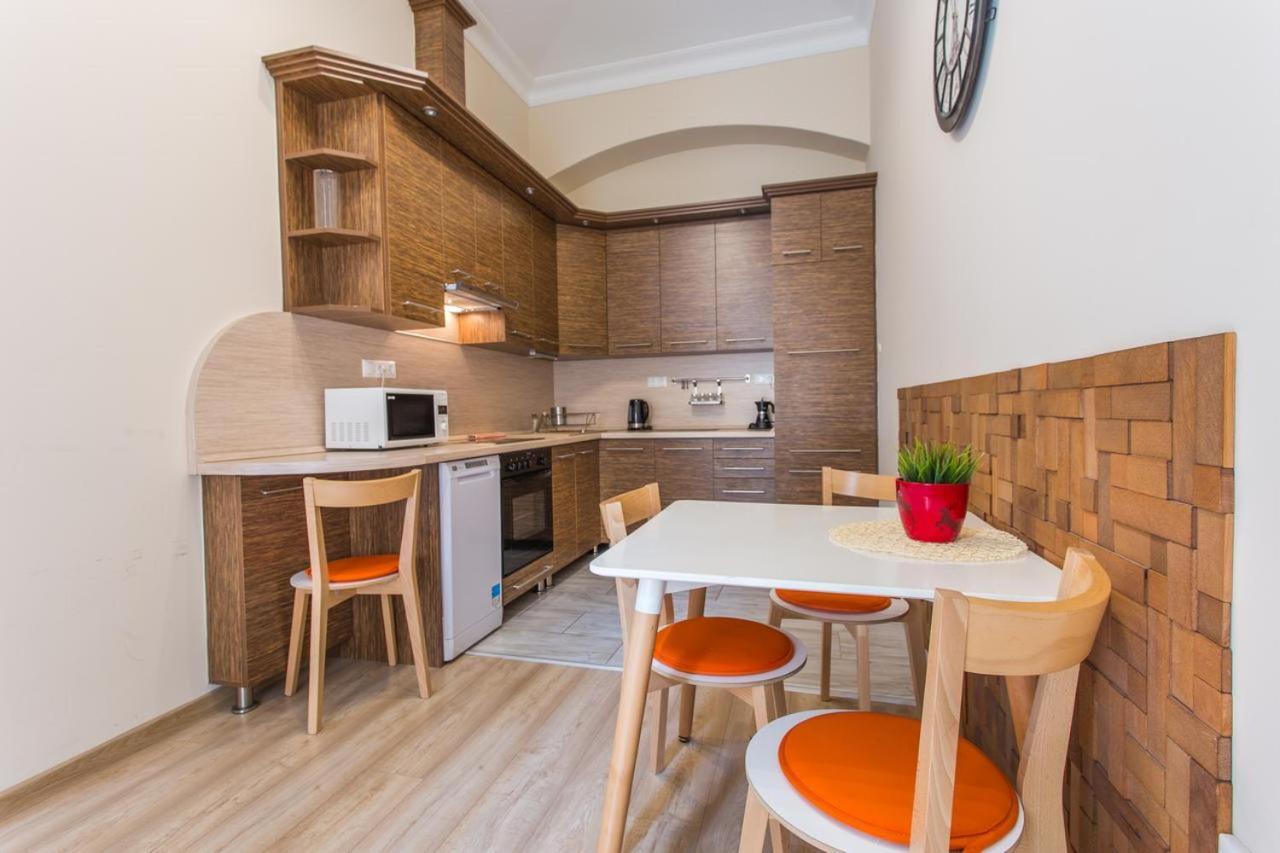 Yo Pauley! Apartment Budapest Bagian luar foto