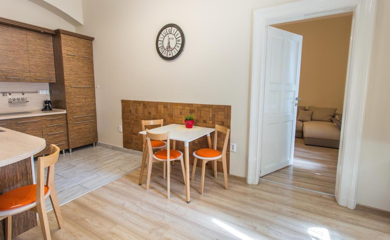 Yo Pauley! Apartment Budapest Bagian luar foto