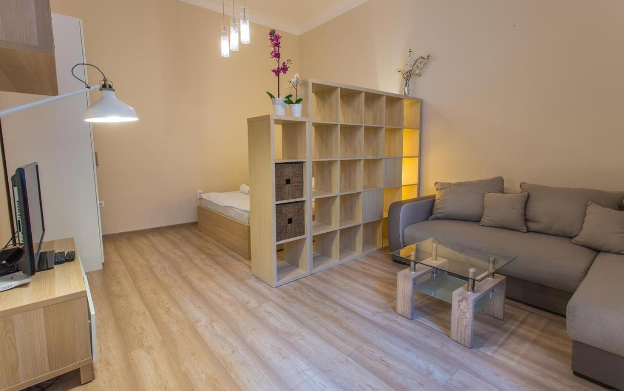 Yo Pauley! Apartment Budapest Bagian luar foto